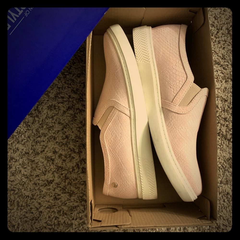 Sneaker boots